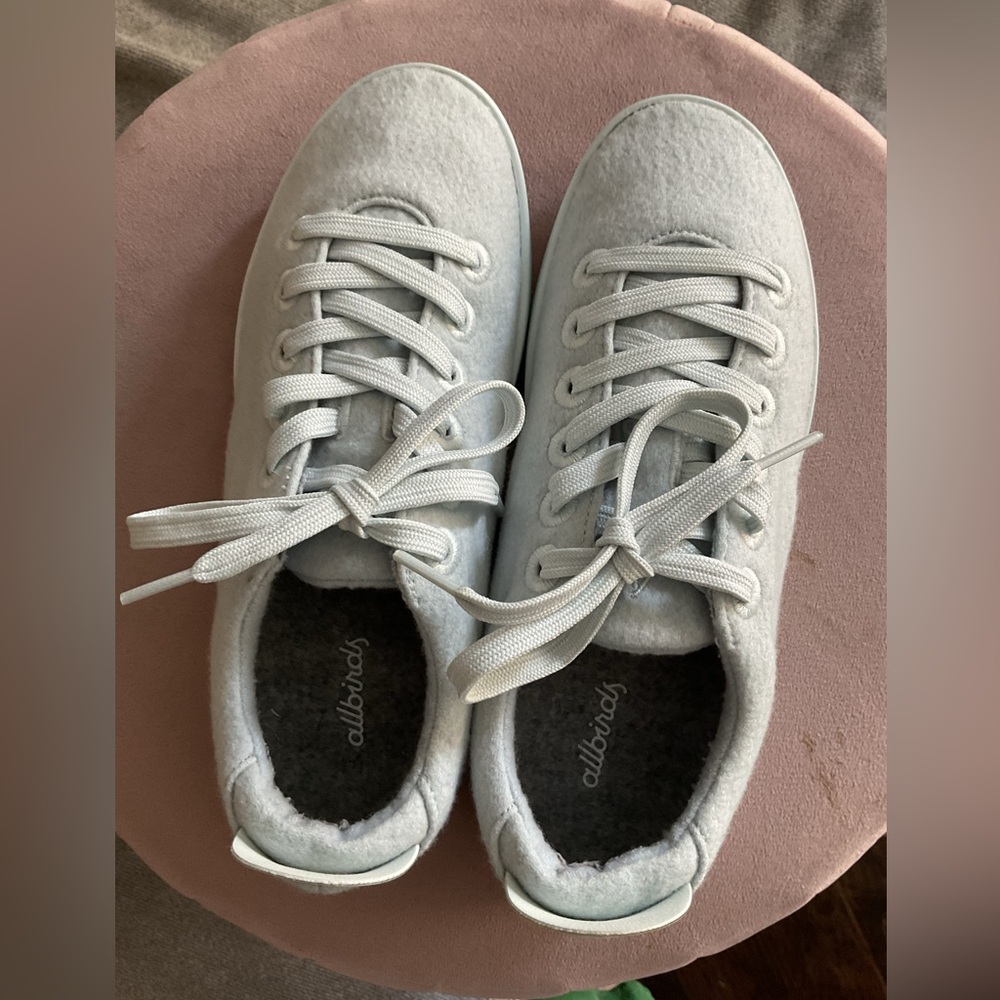 Allbirds Women Soft Gray Wool Sneakers. Excellent condition. Size 8W.Lightweight